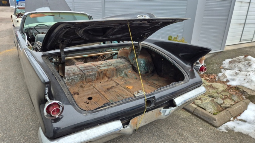 1481450-57 Chrysler Imperial Crown convertible 1961 reparationsobjekt