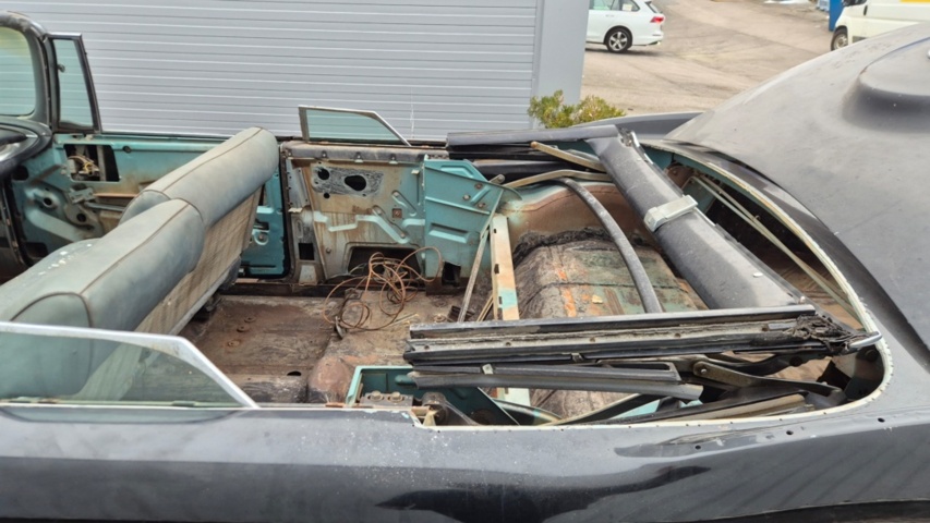 1481450-91 Chrysler Imperial Crown convertible 1961 reparationsobjekt