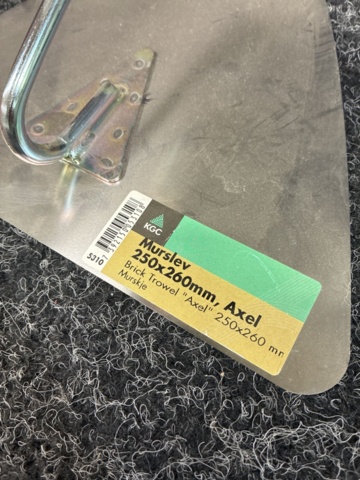 1481623-6 Masonry tools & varnish stain