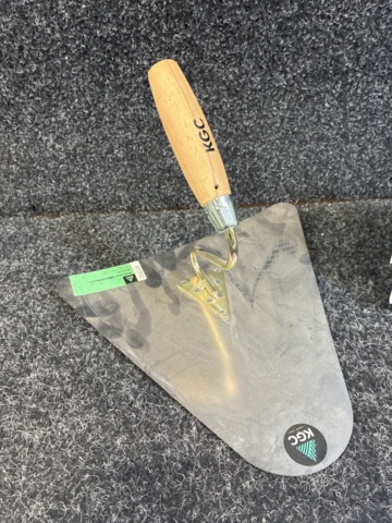 1481623-7 Masonry tools & varnish stain