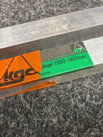 1481623-10 Masonry tools & varnish stain