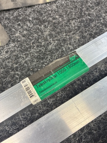 1481623-11 Masonry tools & varnish stain