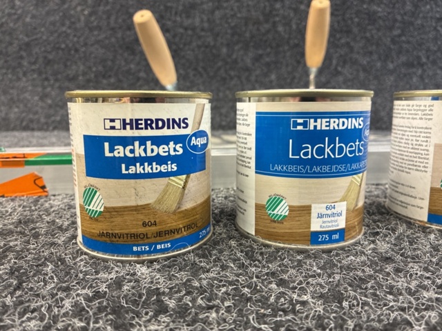 1481623-12 Masonry tools & varnish stain