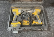 1431724 Screwdriver and drill with accessories - DeWalt