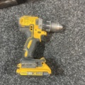 1431724-2 Screwdriver and drill with accessories - DeWalt