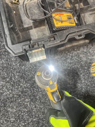 1431724-6 Screwdriver and drill with accessories - DeWalt