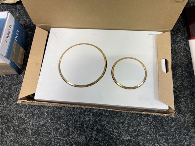 1481666-8 Sänksågskena, Sågklinga, duschblandare, spolknapp m.m.