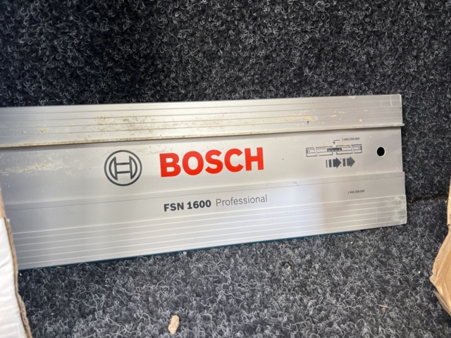 1481666-16 Sänksågskena, Sågklinga, duschblandare, spolknapp m.m.