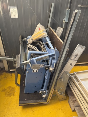 1469068-8 Panelhiss med tillbehör - Geda Lift 200 Standard -2019