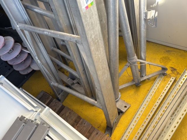 1469068-12 Panelhiss med tillbehör - Geda Lift 200 Standard -2019