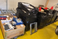 1469070 Parti med diverse el-utrustning och solcellskomponenter