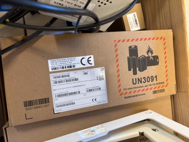 1469070-7 Parti med diverse el-utrustning och solcellskomponenter