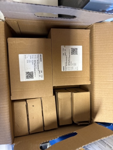 1469070-11 Parti med diverse el-utrustning och solcellskomponenter