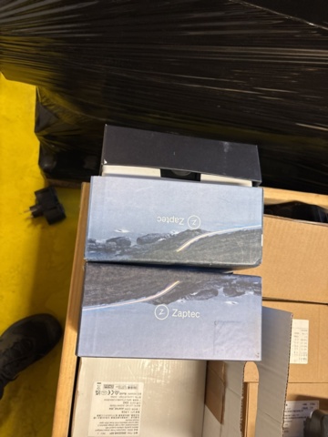 1469070-13 Parti med diverse el-utrustning och solcellskomponenter