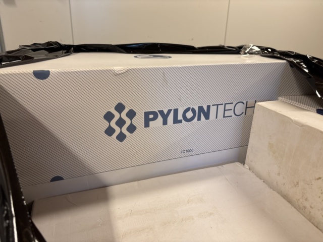 1469070-19 Parti med diverse el-utrustning och solcellskomponenter