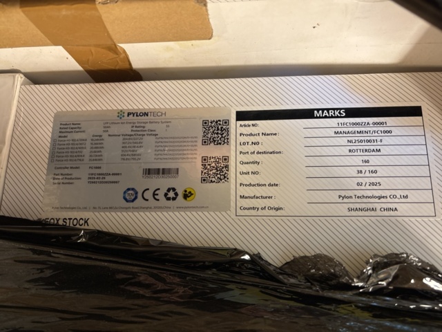 1469070-21 Parti med diverse el-utrustning och solcellskomponenter