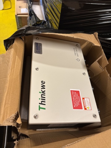 1469070-22 Parti med diverse el-utrustning och solcellskomponenter