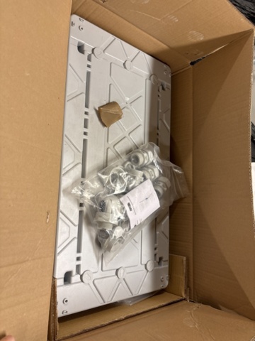 1469070-23 Parti med diverse el-utrustning och solcellskomponenter