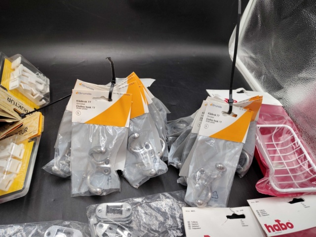 1480422-3 LOT – Mixed fittings, Habo, Grundа, Structure, baskets, hooks, locking plates