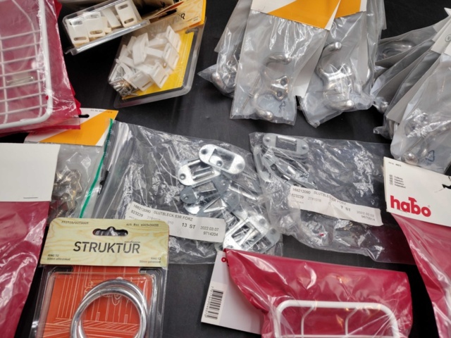 1480422-4 LOT – Mixed fittings, Habo, Grundа, Structure, baskets, hooks, locking plates