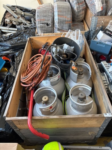 1469073-1 Pall med diverse brännarutrustning