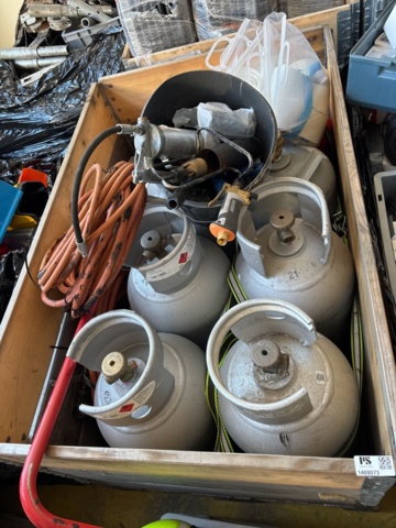 1469073-2 Pall med diverse brännarutrustning