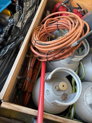 1469073-4 Pall med diverse brännarutrustning