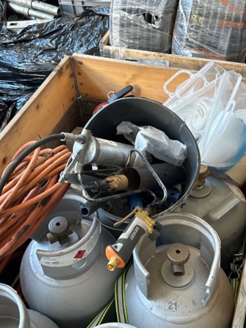 1469073-6 Pall med diverse brännarutrustning