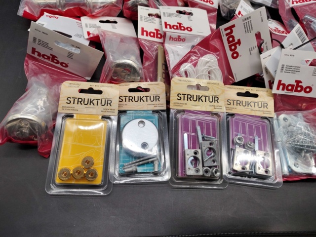 1480425-2 Mixed building hardware, lot - Habo, hinges, handles, screw details