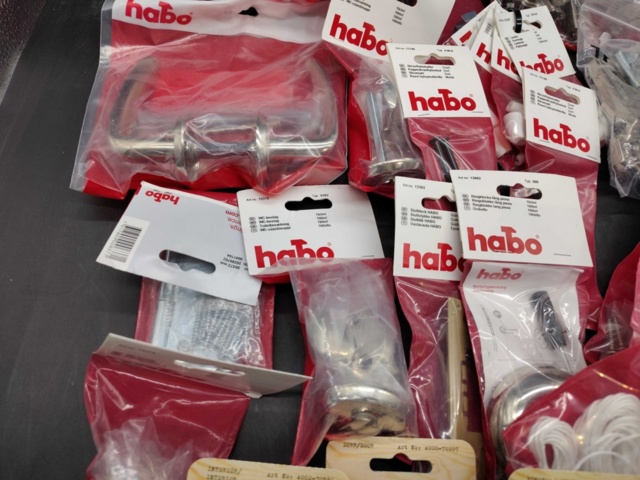 1480425-3 Mixed building hardware, lot - Habo, hinges, handles, screw details