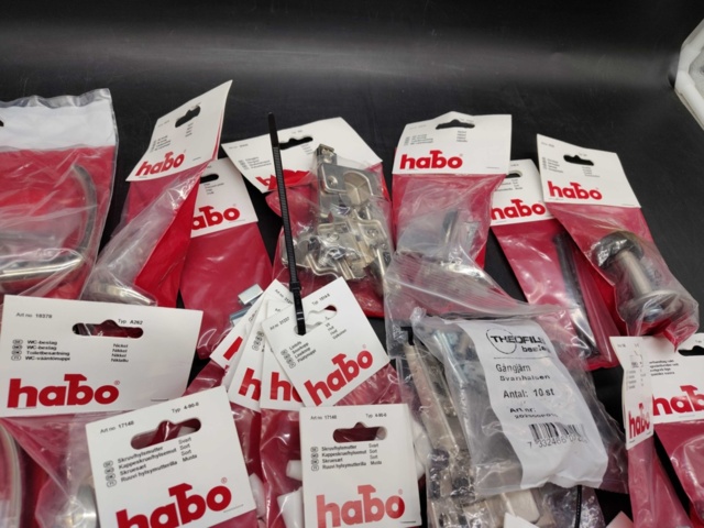 1480425-5 Mixed building hardware, lot - Habo, hinges, handles, screw details