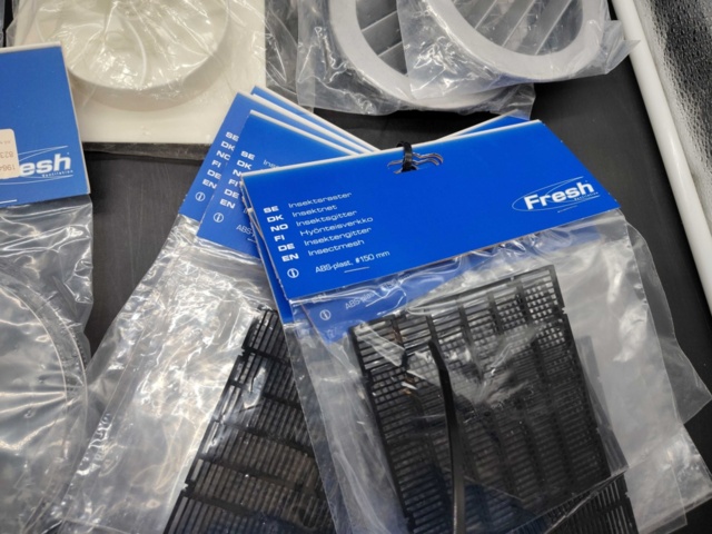 1480430-4 Ventilation details, lot, Fresh – valves, grilles, hose clamps