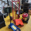 1469082-7 Collection of workshop equipment - jack, socket wrench set and screwdriver