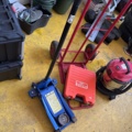 1469082-2 Collection of workshop equipment - jack, socket wrench set and screwdriver