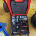 1469082-5 Collection of workshop equipment - jack, socket wrench set and screwdriver