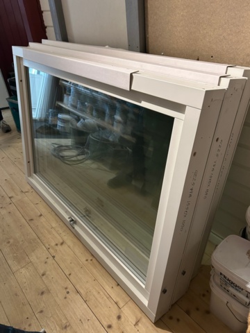 1410949-1 Pivot windows, 3-pane, aluminum-clad - 3 pcs.