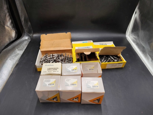 1480432-1 Expander bolt and cable holder, lot