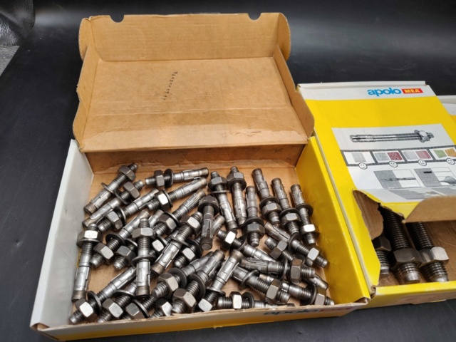 1480432-2 Expander bolt and cable holder, lot