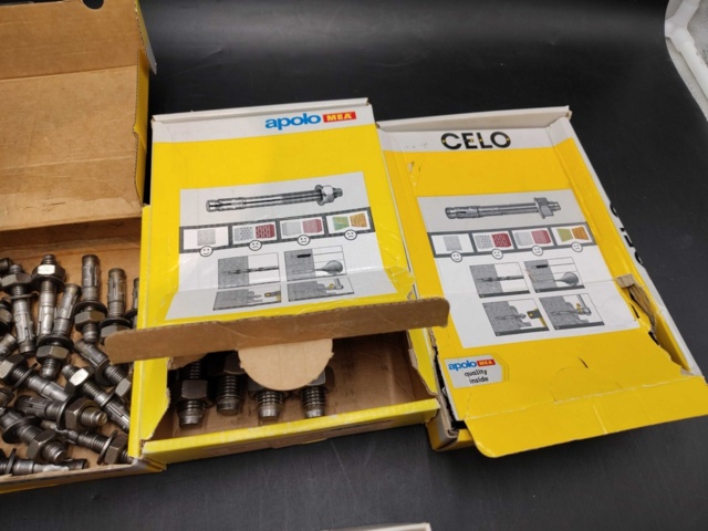 1480432-3 Expander bolt and cable holder, lot