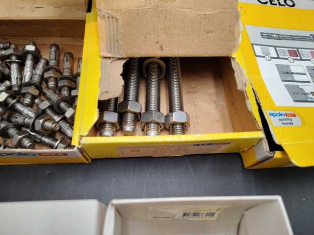 1480432-4 Expander bolt and cable holder, lot