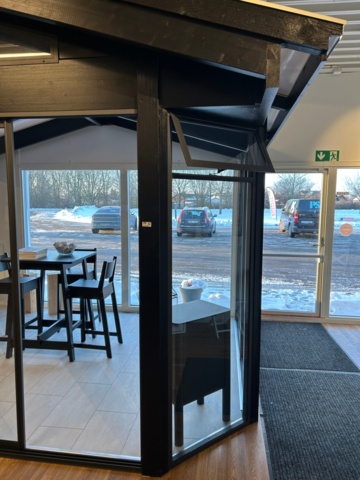 1410959-5 Uterum med trästomme och glaspartier - Visningsexemplar