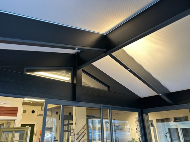 1410959-8 Uterum med trästomme och glaspartier - Visningsexemplar