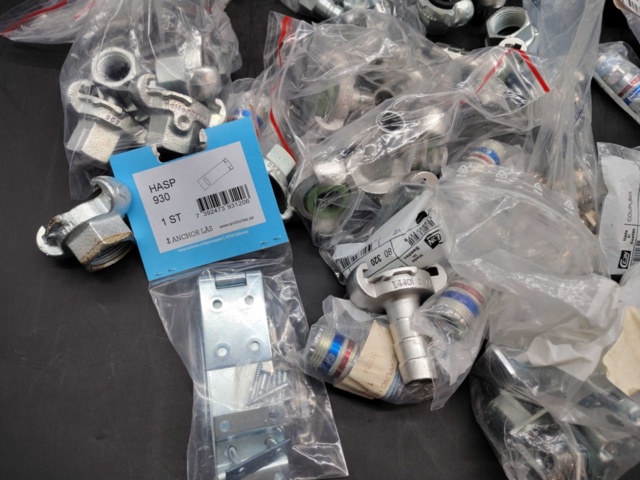 1480433-2 Kopplingar och byggbeslag, parti