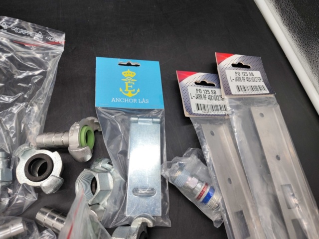 1480433-5 Kopplingar och byggbeslag, parti