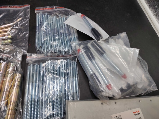 1480434-3 Byggbeslag - blandat parti