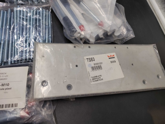 1480434-6 Byggbeslag - blandat parti