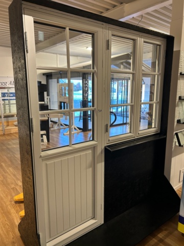 1410956-1 Door and window - Display copy