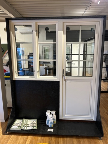 1410956-2 Door and window - Display copy