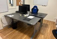 1410965 Office equipment - Height-adjustable desk, vacuum cleaner, printer and shelves