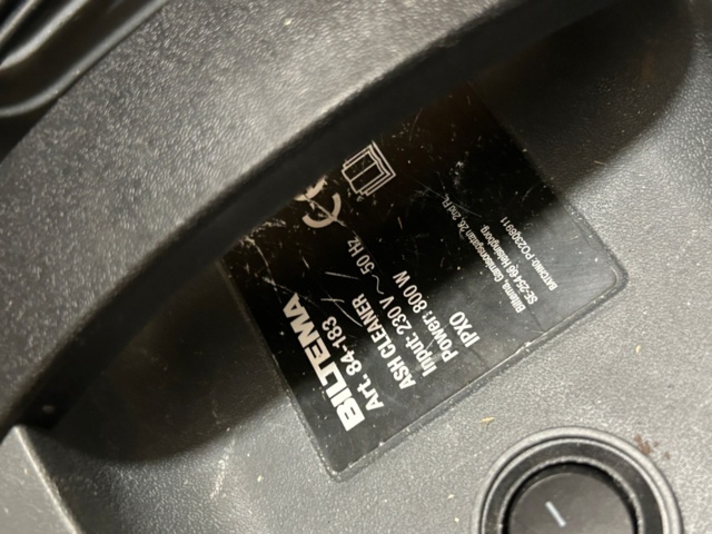 1410965-6 Office equipment - Height-adjustable desk, vacuum cleaner, printer and shelves